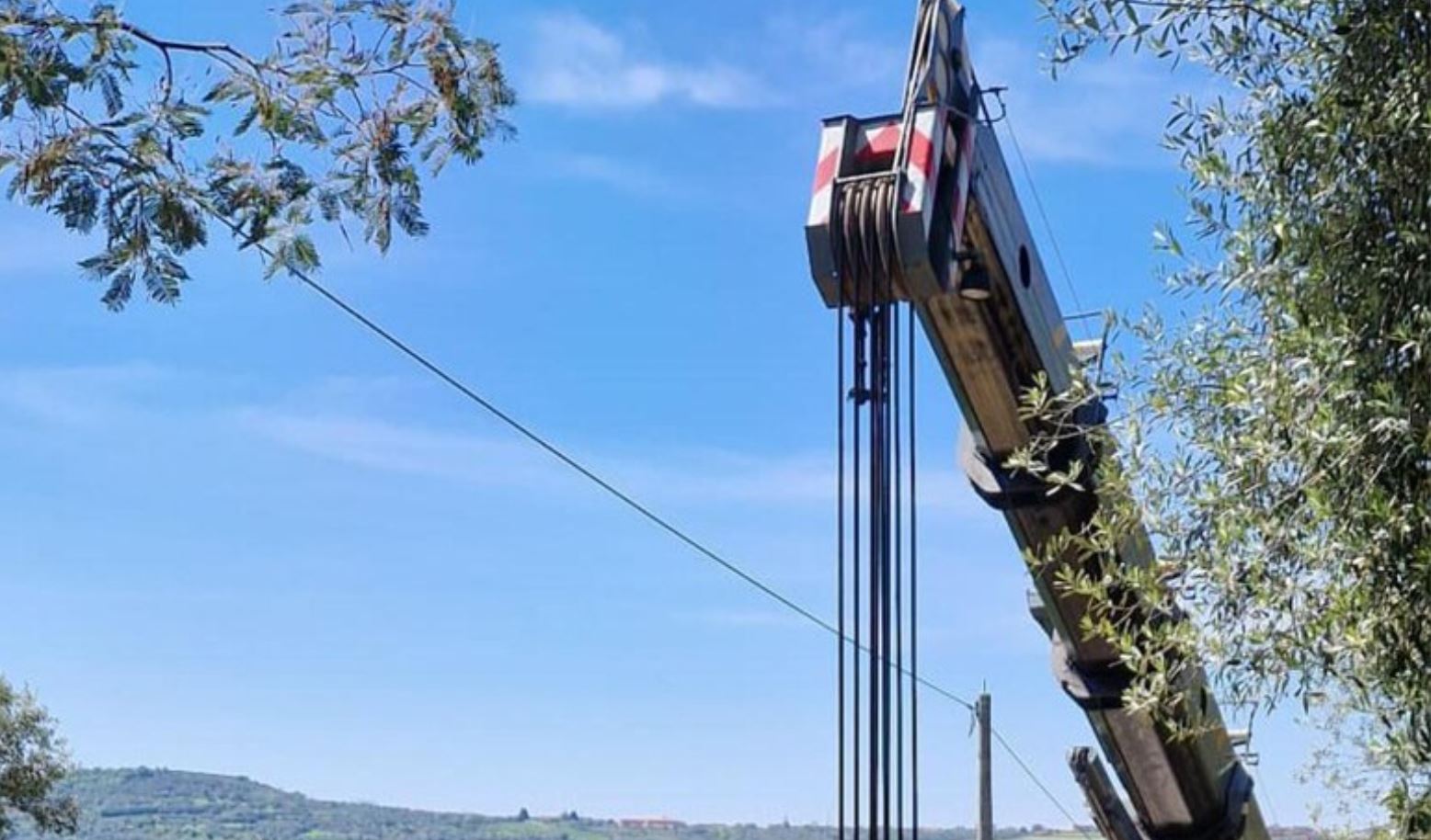 San Calogero Si Ribalta Col Trattore Enne Perde La Vita