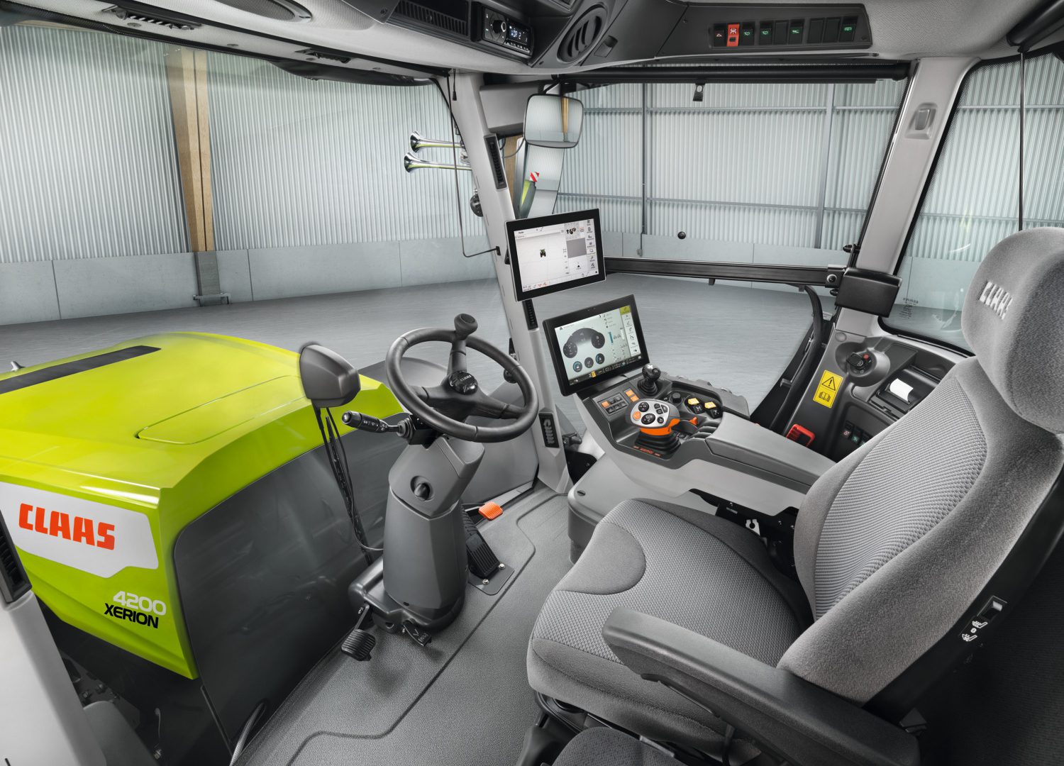 Кабина joy. CLAAS Xerion 4500 кабина. CLAAS Xerion 5000 кабина. Трактор CLAAS Xerion 5000 салон. CLAAS Xerion 5000 курук кабина.