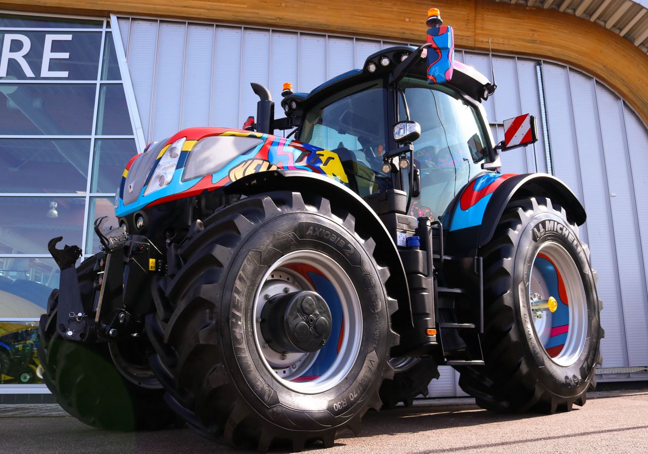 New Holland, un T7.300 in edizione speciale per i 60 di Basildon