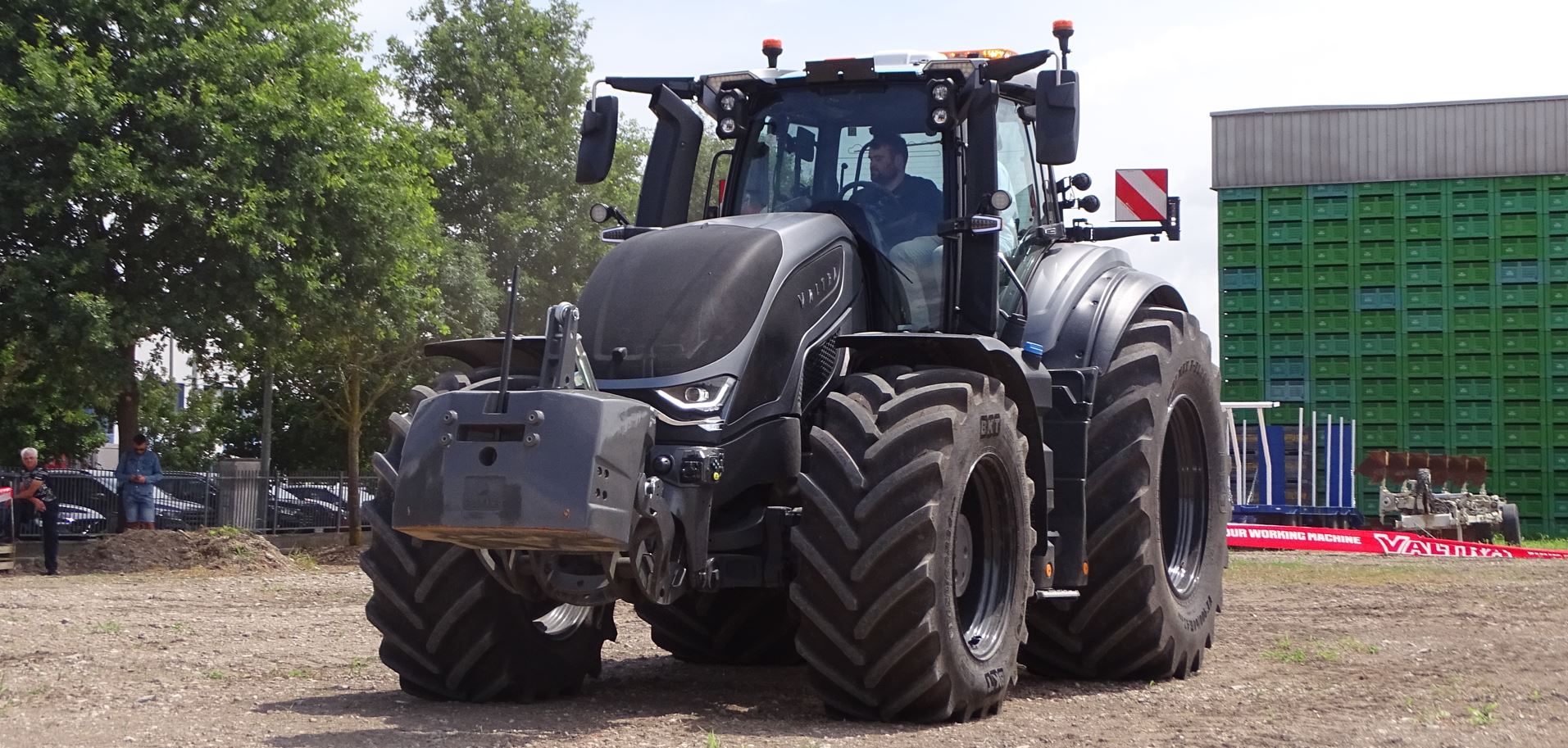 Valtra S 416, the Boss in tour. Le dimostrazioni del nuovo trattore